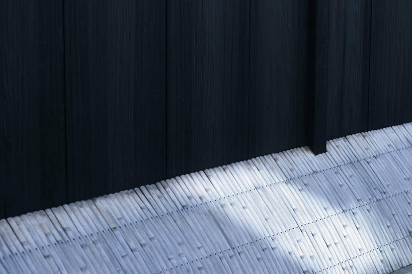 无人,家,木屋,横图,俯视,室外,白天,阴影,光线,木制,影子,屋顶,顶棚,住宅,阳光,木制品,彩图,高角度拍摄,茅舍,茅屋,棚屋,小木屋,小屋