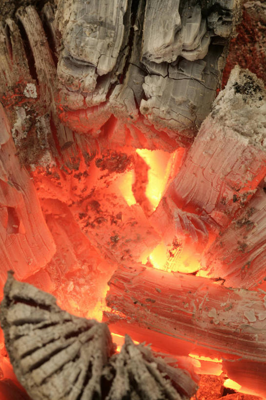 无人,竖图,俯视,室内,特写,白天,热情,静物,火,一堆,许多,堆叠,堆积,火焰,很多,燃烧,木炭,灰色,能源,堆,燃料,能量,煤矿,矿业,化石燃料,柴炭,彩图,高角度拍摄