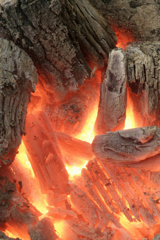 无人,竖图,俯视,室内,特写,白天,热情,静物,火,一堆,许多,堆叠,堆积,火焰,很多,燃烧,木炭,灰色,能源,堆,燃料,能量,煤矿,矿业,化石燃料,柴炭,彩图,高角度拍摄