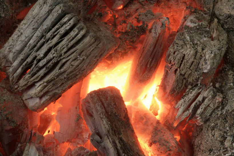 无人,横图,俯视,室内,特写,白天,热情,静物,火,一堆,许多,堆叠,堆积,火焰,很多,燃烧,木炭,灰色,能源,堆,燃料,能量,煤矿,矿业,化石燃料,柴炭,彩图,高角度拍摄