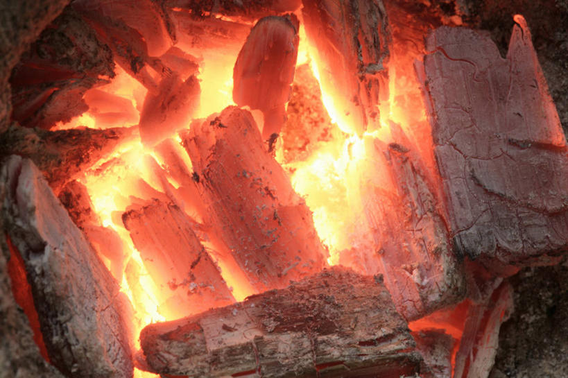 无人,横图,俯视,室内,特写,白天,热情,静物,火,一堆,许多,堆叠,堆积,火焰,很多,燃烧,木炭,灰色,能源,堆,燃料,能量,煤矿,矿业,化石燃料,柴炭,彩图,高角度拍摄