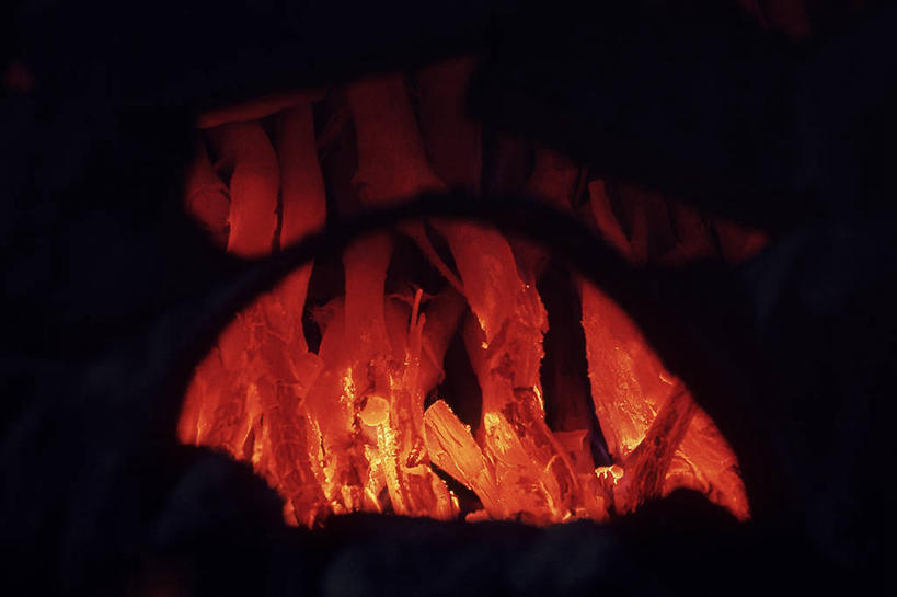 无人,横图,室内,特写,白天,正面,热情,静物,火,一堆,堆叠,堆积,火焰,木材,燃烧,木柴,红色,橙色,木料,堆,篝火,彩图,营火