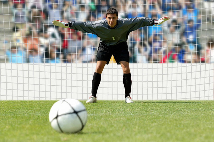 西方人,观众,运动员,足球场,站,坐,伸展双臂,横图,室外,白天,正面,运动服,运动鞋,锻炼,旅游,度假,安全,运动,足球,草地,草坪,植物,鞋子,欧洲,欧洲人,弯腰,阴影,服装,朦胧,模糊,光线,影子,看台,球网,防护,足球鞋,足球装备,许多人,足球运动员,注视,娱乐,运动器械,袜子,座位,草,一个,衣服,绿色,阳光,手套,观察,看,站着,一群人,享受,休闲,健身器械,放松,服饰,单个,观看,长袜,保护,察看,衣着,穿着,关注,室外运动,保险,健身器材,绿茵场,户外运动,长筒袜,鞋钉,保全,周全,安稳,安定,弯身,蹴鞠,防护手套,衣饰,坐位,长统袜,平安,足球运动,男人,男性,年轻男性,年轻女性,女人,女性,白种人,观赏人员,体育运动员,运动选手,敞开双臂,伸开双臂,展开双肩,站立,张开手臂,张开双臂,坐着,半身,彩图,健身,足球比赛场地,运动器材,运动装