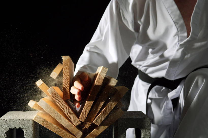 东方人,一个人,运动员,站,横图,室内,白天,正面,锻炼,运动,建材,武术,建筑,亚洲,仅一个男性,仅一个人,阴影,服装,反射,材料,木板,木材,影子,黄种人,木柴,仅一个年轻男性,衣服,白色,站着,建造,服饰,木料,劈,衣着,穿着,搏击,空手道,柔道服,衣饰,体育,男人,男性,年轻男性,亚洲人,体育运动员,运动选手,站立,半身,彩图,健身,空手,唐手,武道,练功服