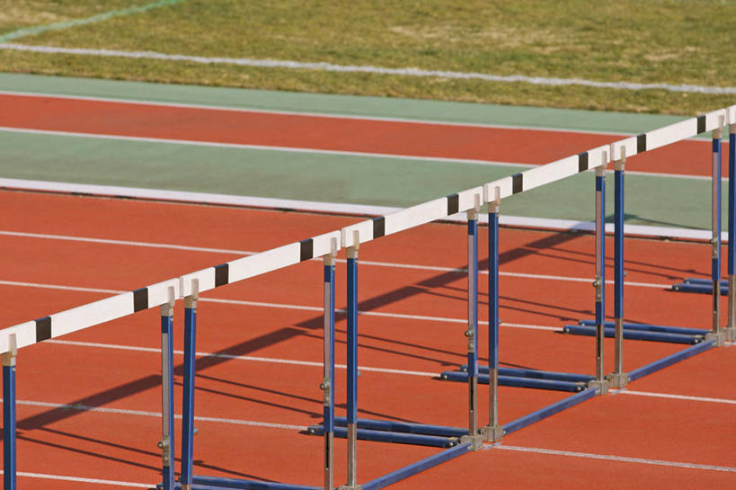 无人,体育馆,运动场,跑,横图,室外,白天,正面,锻炼,快乐,比赛,运动,竞争,草地,草坪,植物,阴影,光线,影子,田径,跑道,分界线,娱乐,体育场,草,绿色,阳光,休闲,田径场,体育运动,短跑,田径运动,塑胶跑道,运动馆,体育,跨栏,跨栏赛跑,跑步,彩图,健身,径赛,跨栏跑,全天候田径运动跑道