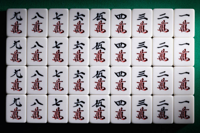 无人,横图,室内,特写,白天,正面,游戏,赌博,贪欲,竞争,静物,玩具,一排,许多,绿色背景,阴影,整齐,并列,并排,反射,影子,很多,玩,娱乐,刺激,排列,麻将,休闲,摄影,影棚,活动,队列,发泄,消遣,智力,赌具,平行,投机,侥幸,欲望,宣泄,玩耍,嬉戏,彩图,影棚拍摄,拍摄,万,万冠,万贯,万子,万子牌,万字,胜负,输赢