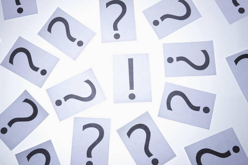 无人,横图,俯视,室内,特写,白天,白色背景,静物,许多,纸,纸张,很多,凌乱,白纸,摄影,影棚,混乱,问号,感叹号,纷乱,缭乱,庞杂,彩图,高角度拍摄,影棚拍摄,拍摄