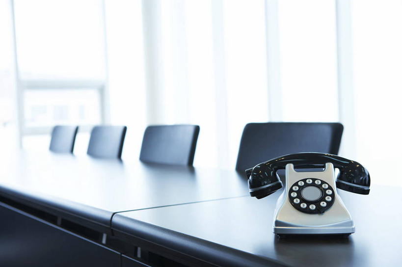 无人,办公室,打电话,横图,室内,白天,正面,窗户,家具,桌子,静物,电话,椅子,一排,整齐,办公桌,通讯设备,玻璃窗,排列,话筒,会议椅,电话线,办公椅,队列,一部,办公家具,商务椅,培训椅,交流,老式电话,电话机,沟通,通话,彩图,旋转号盘电话机