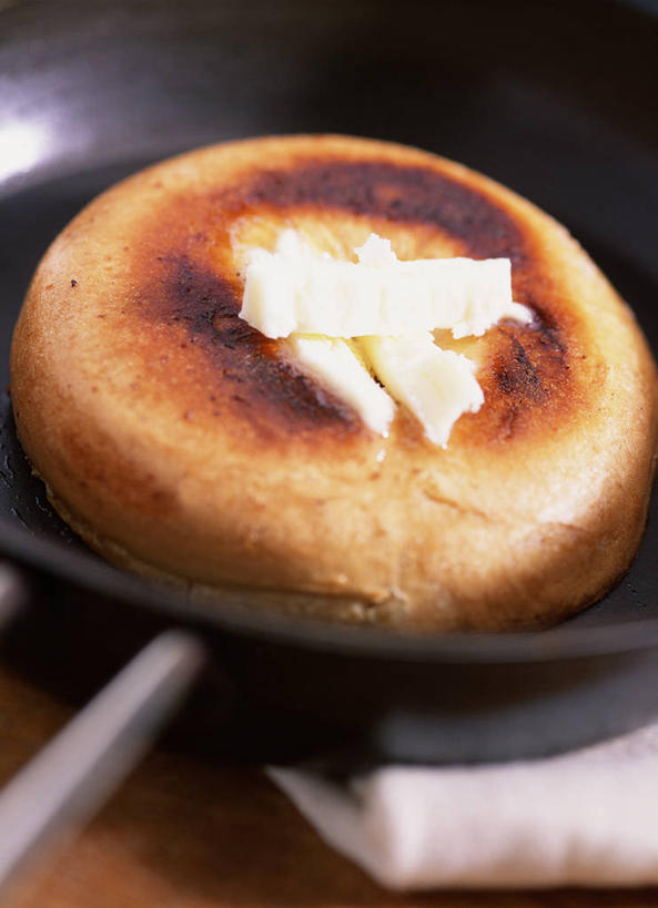 点心,面包,奶酪,无人,竖图,俯视,室内,特写,白天,烹饪,厨具,金属制品,一块,朦胧,模糊,金属,锅子,干酪,起司,食品,面点,芝士,营养,锅,食物,糕点,一个,乳酪,单个,煎锅,锅具,乳制品,发酵,烹饪用具,百吉饼,贝果面包,烹调用具,烹调,彩图,高角度拍摄,奶油干酪