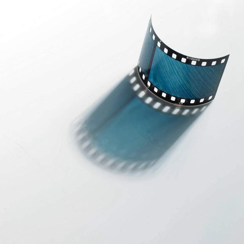 无人,竖图,俯视,照片,室内,特写,白天,白色背景,静物,一张,阴影,反射,影子,摄影,影棚,底片,胶片,菲林,相片,彩图,高角度拍摄,影棚拍摄,拍摄,照相,胶卷