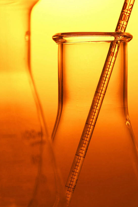 无人,竖图,室内,特写,白天,正面,幸福,实验,仪器,静物,玻璃,阴影,朦胧,模糊,研究,透明,反射,分析,化学,测试,烧瓶,影子,锥形瓶,辉煌,玻璃制品,玻璃棒,玻璃瓶,瓶子,搅拌,温暖,橙色,器皿,活泼,华丽,暖色,温情,玻璃仪器,试验耗材,实验用品,三角烧瓶,依氏烧瓶,锥形烧瓶,引流,玻棒,炽热,响亮,跃动,甜蜜,彩图,愉快