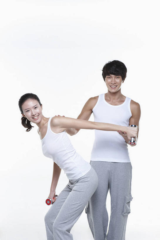 东方人,两个人,运动员,站,笑,微笑,露齿笑,竖图,室内,白天,白色背景,正面,哑铃,亚洲,弯腰,握,服装,背心,拿,拿着,注视,黄种人,运动器械,衣服,观察,看,站着,教练,健身器械,握着,摄影,服饰,影棚,观看,察看,衣着,穿着,关注,健身器材,弯身,衣饰,男人,男性,年轻男性,年轻女性,女人,女性,亚洲人,体育运动员,运动选手,站立,半身,彩图,影棚拍摄,拍摄,教练员,教练者,运动器材