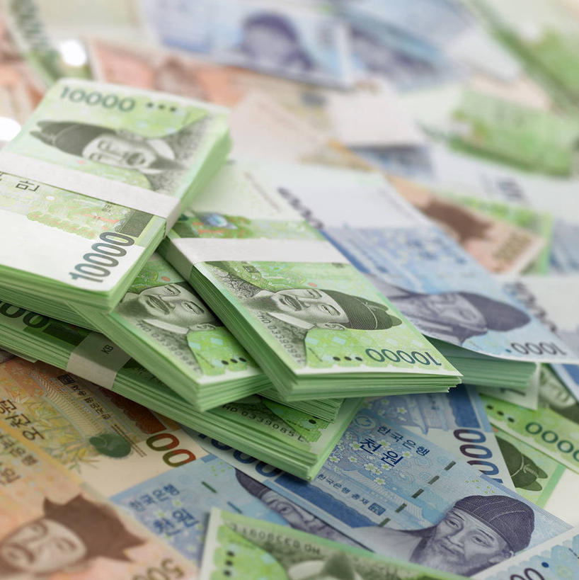 无人,竖图,俯视,室内,特写,白天,钱,静物,一堆,许多,阴影,堆叠,堆积,反射,标志,钱币,文字,影子,字符,字母,很多,标识,钞票,金融,纸币,韩币,经济,堆,流通,纸钞,贸易,阿拉伯文,阿拉伯语,阿拉伯字母,货币,现金,彩图,高角度拍摄,圜