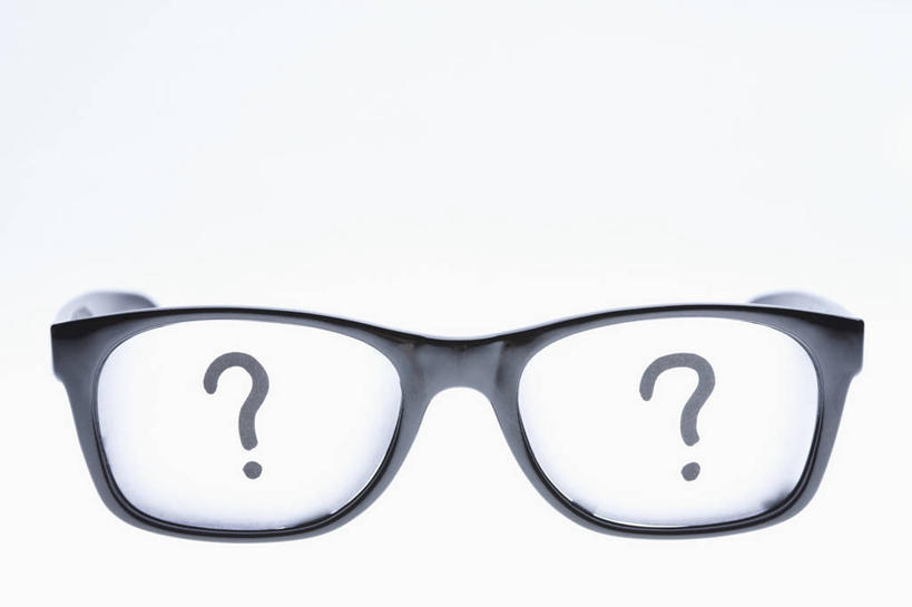 无人,横图,室内,特写,白天,白色背景,正面,静物,一副,标志,文字,眼镜,字符,字母,标识,摄影,影棚,问号,近视眼镜,彩图,影棚拍摄,拍摄
