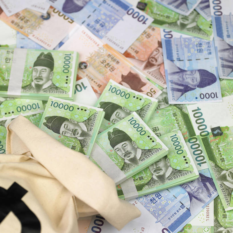 无人,竖图,俯视,室内,特写,白天,钱,静物,一堆,许多,堆叠,堆积,标志,钱币,数字,文字,字符,很多,标识,钞票,金融,纸币,阿拉伯数字,韩币,经济,堆,流通,纸钞,贸易,货币,现金,彩图,高角度拍摄,圜