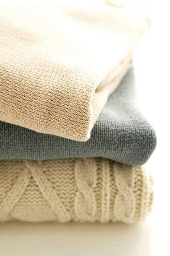 无人,竖图,室内,特写,白天,白色背景,正面,毛衣,静物,一排,阴影,整齐,反射,影子,排列,三件,摄影,影棚,堆,队列,线衫,毛线衣,绒线衣,彩图,影棚拍摄,绒衣,套衫,套头毛衣,线衣,拍摄