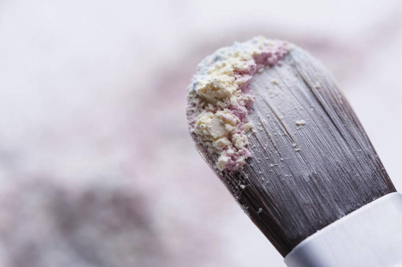 无人,横图,俯视,室内,特写,白天,静物,朦胧,模糊,粉饼,粉末,化妆品,化妆刷,刷子,粉,摄影,影棚,腮红刷,修饰,美容工具,护肤品,化妆用品,护肤用品,遮盖,彩妆刷,化妆工具,吸脂,粉状,粉剂,胭脂刷,彩图,高角度拍摄,影棚拍摄,拍摄,防晒