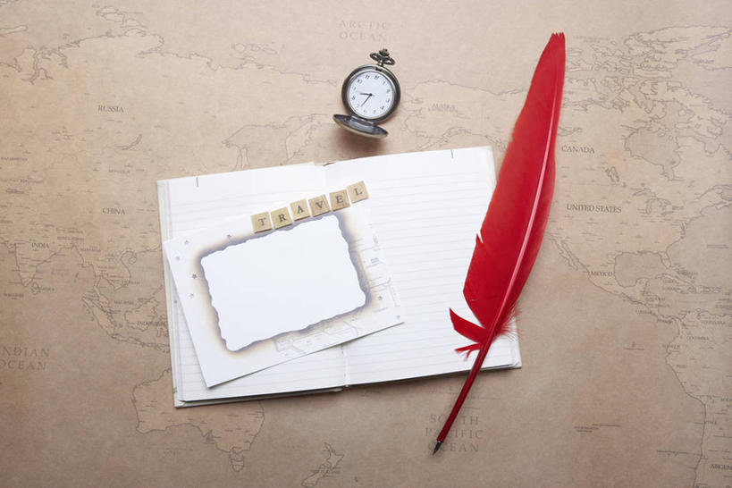 无人,横图,俯视,室内,特写,白天,复古,道路,静物,地图,阴影,时间,反射,信息,笔,时钟,影子,办公用品,交通,计时,方向,怀表,文具,一个,红色,学习用品,钟表,表,单个,引导,指引,挂表,羽毛笔,文具用品,一支,钟,彩图,高角度拍摄,导航