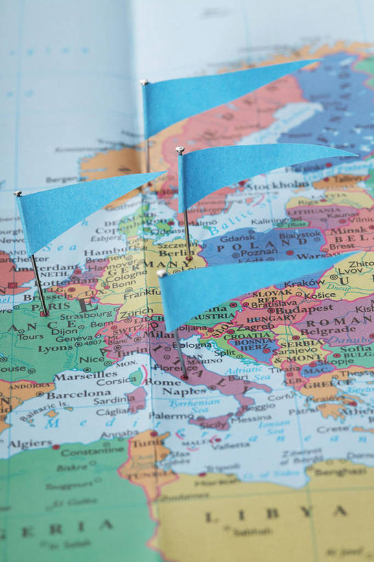 无人,竖图,俯视,室内,特写,白天,海洋,静物,地图,旗帜,阴影,反射,英文,标志,文字,影子,字符,字母,世界地图,陆地,标识,旗子,蓝色,国家,英文字母,大陆,世界,大洋洲,版图,旌旗,旗号,彩图,高角度拍摄,四面