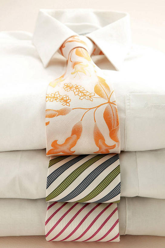 无人,竖图,室内,特写,白天,正面,衬衫,静物,一排,许多,阴影,服装,整齐,反射,影子,领带,很多,折叠,排列,衣服,服饰,堆,象征,衣着,庄重,穿着,队列,身份,正式,地位,衣饰,彩图,衬衣