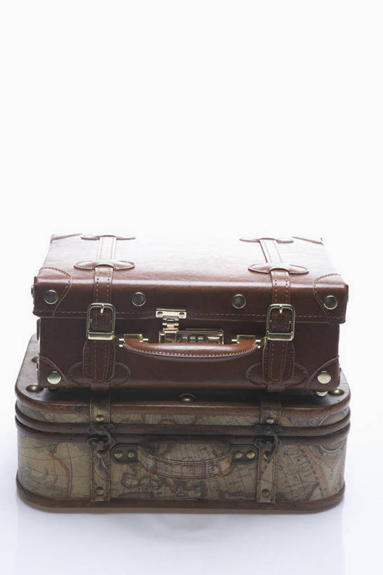 无人,竖图,室内,特写,白天,白色背景,正面,静物,手提箱,阴影,反射,旅行箱,影子,两个,容器,行李箱,箱子,摄影,影棚,储藏,出差,储存,彩图,影棚拍摄,旅行,拍摄,贮存