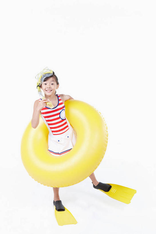 游泳,东方人,儿童,一个人,站,笑,微笑,露齿笑,竖图,室内,白天,白色背景,正面,锻炼,纯洁,运动,亚洲,仅一个女性,仅一个人,握,阴影,服装,反射,救生圈,潜水镜,影子,泳镜,塑料,注视,休闲装,黄种人,一个,小孩,衣服,黄色,白色,塑料制品,游泳圈,观察,看,站着,仅一个小孩,休闲,休闲服,蛙鞋,可爱,童年,童趣,握着,潜水,摄影,充气,服饰,影棚,单个,观看,脚蹼,呼吸管,察看,救生,关注,潜水装备,童真,烂漫,无邪,面镜,浮潜,潜水运动,泅水,体育,天真,女孩,女人,女性,亚洲人,孩子,站立,彩图,全身,影棚拍摄,健身,拍摄,女生