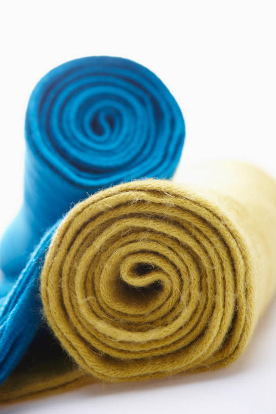 无人,竖图,室内,特写,白天,白色背景,正面,静物,装饰,黄色,蓝色,围巾,温暖,摄影,影棚,围脖,保暖,华丽,点缀,御寒,衬托,美观,雅致,雅观,彩图,影棚拍摄,拍摄