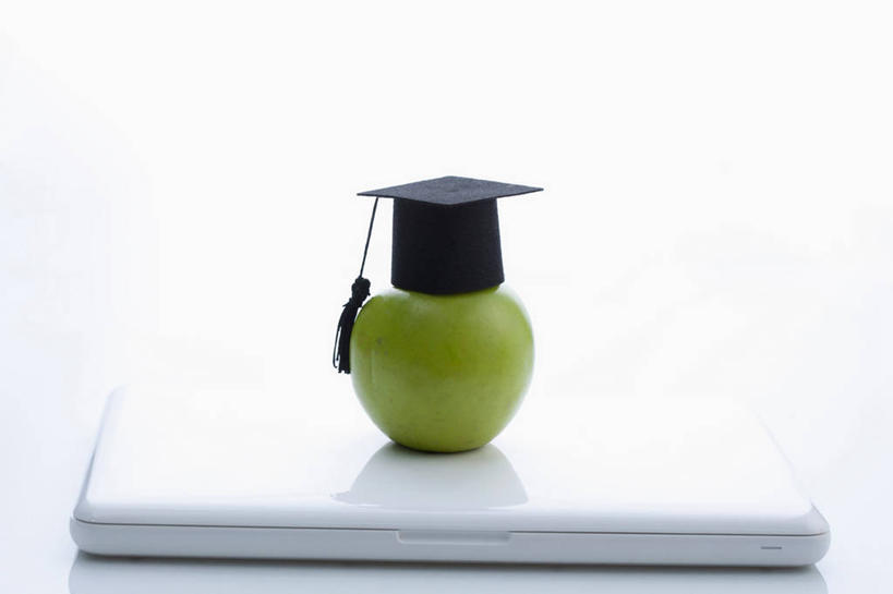 无人,横图,室内,特写,白天,白色背景,正面,电脑,笔记本电脑,苹果,帽子,水果,新鲜,网络,生食,食品,果实,通讯设备,食物,一个,绿色,黑色,青苹果,摄影,有机食品,绿色食品,影棚,单个,一台,无线,博士帽,通信设备,无线网络,无线上网,便携式电脑,学位帽,手提电脑,彩图,影棚拍摄,拍摄