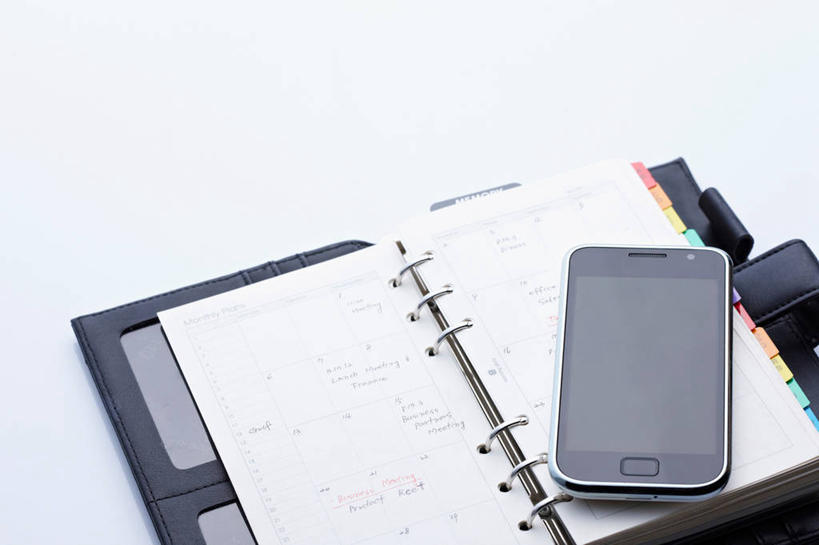 无人,打电话,横图,俯视,室内,特写,白天,白色背景,静物,电话,手机,一本,记事本,通讯设备,本子,笔记本,摄影,影棚,智能手机,一部,交流,沟通,通话,彩图,高角度拍摄,影棚拍摄,拍摄