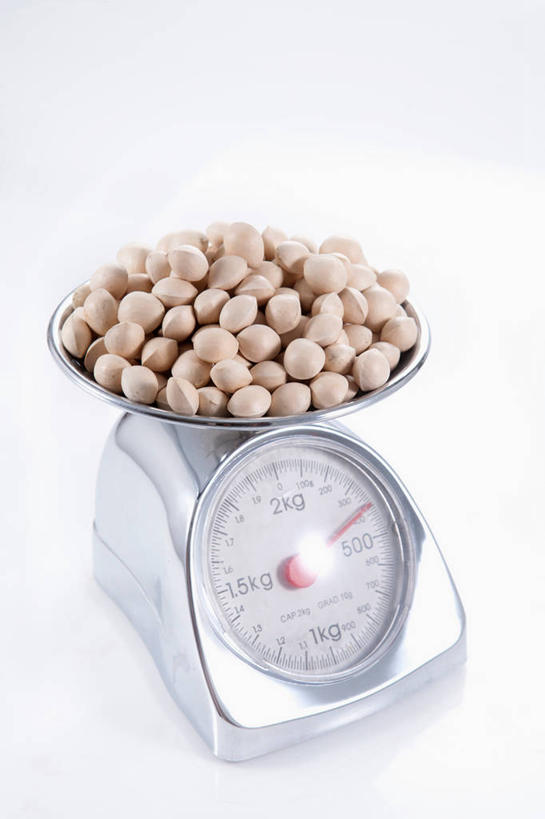 无人,竖图,室内,特写,白天,白色背景,正面,仪器,一堆,许多,阴影,堆叠,堆积,反射,影子,坚果,很多,一个,干果,摄影,影棚,单个,堆,衡量,计量,台秤,衡器,秤,银杏,白果,彩图,影棚拍摄,拍摄