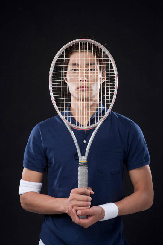 东方人,一个人,运动员,站,竖图,室内,白天,正面,运动服,网球,亚洲,仅一个男性,仅一个人,握,灰色背景,服装,网球拍,护腕,球拍,网球装备,拿,网球运动员,拿着,注视,黄种人,运动器械,仅一个年轻男性,衣服,观察,看,站着,健身器械,握着,摄影,服饰,影棚,观看,察看,衣着,穿着,关注,健身器材,衣饰,网球运动,男人,男性,年轻男性,亚洲人,体育运动员,运动选手,站立,半身,彩图,影棚拍摄,拍摄,运动器材,运动装