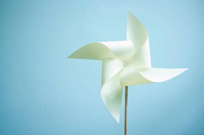 无人,横图,室内,特写,白天,正面,快乐,自由,幸福,静物,风车,玩具,阴影,蓝色背景,反射,影子,娱乐,一个,休闲,喜庆,活力,摄影,影棚,单个,希望,吉祥,象征,和平,梦想,忠诚,进取,灵动,勇敢,勤奋,团结,幸运,彩图,影棚拍摄,拍摄