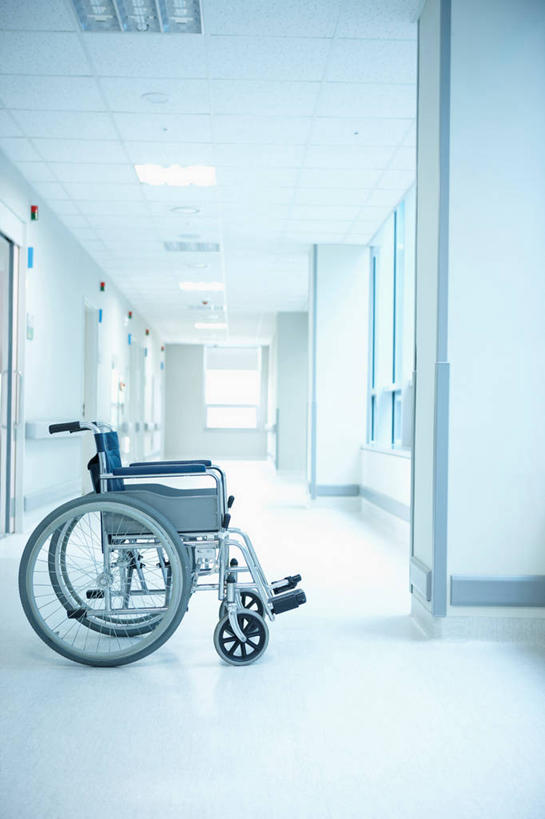 无人,医院,竖图,室内,白天,正面,阴影,反射,工具,影子,走道,走廊,过道,一个,轮椅,复健,康复,器械,单个,医疗设备,医疗器械,医疗工具,医疗机构,辅助设备,彩图,病院,诊所