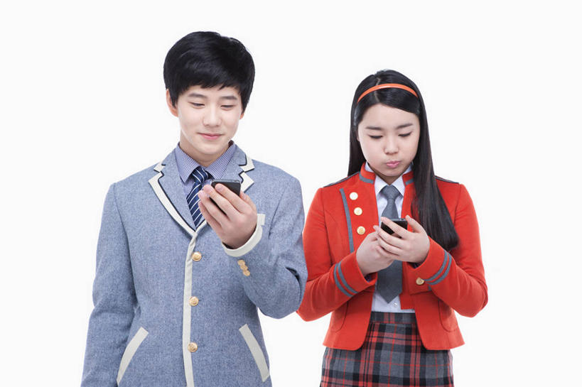 东方人,两个人,伙伴,朋友,站,打电话,横图,室内,白天,白色背景,正面,制服,友谊,电话,手机,亚洲,握,服装,领带,拿,拿着,注视,黄种人,通讯设备,观察,看,站着,同学,校服,握着,摄影,影棚,观看,察看,象征,庄重,校友,关注,身份,学生服,正式,地位,同窗,学友,交流,友情,男人,男性,年轻男性,年轻女性,女人,女性,亚洲人,沟通,通话,站立,半身,彩图,影棚拍摄,拍摄,两部