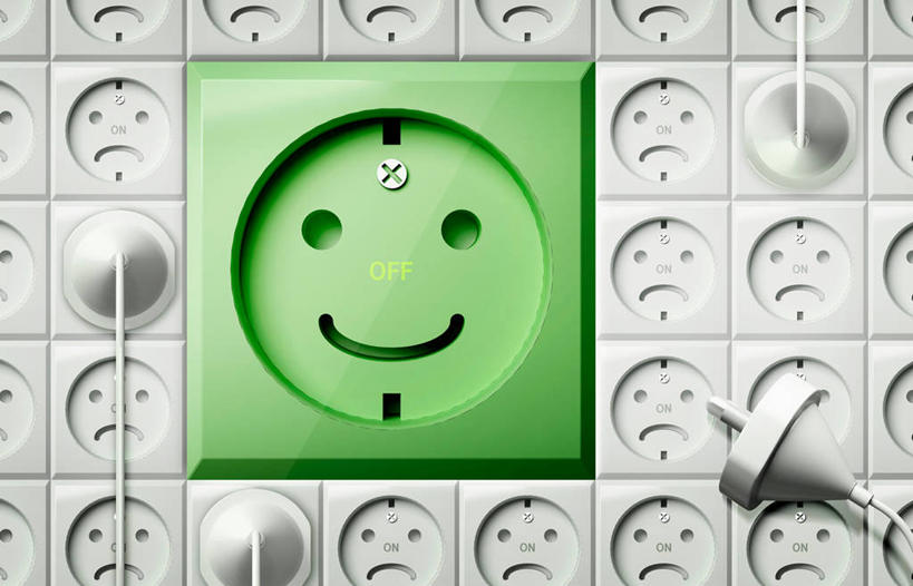 无人,横图,室内,特写,白天,正面,静物,一排,阴影,整齐,反射,英文,标志,电器,文字,影子,字符,字母,插座,标识,排列,绿色,灰色,笑容,英文字母,笑脸,家用电器,队列,插线板,拖线板,电源转换器,排插,笑貌,彩图