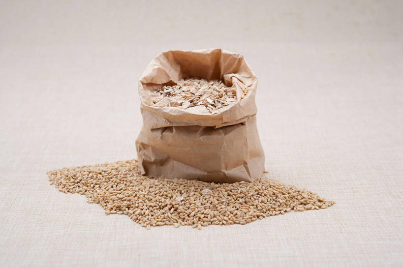 无人,横图,俯视,室内,特写,白天,餐桌,桌子,袋子,一堆,许多,阴影,堆叠,堆积,灰色背景,反射,影子,纸袋,谷类,谷物,米,很多,大米,一个,容器,糙米,摄影,影棚,单个,餐台,储藏,堆,储存,玄米,彩图,高角度拍摄,影棚拍摄,拍摄,贮存