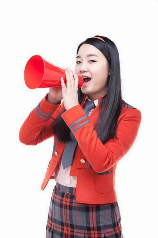 东方人,一个人,学生,站,竖图,室内,白天,白色背景,正面,裙子,制服,亚洲,仅一个年轻女性,仅一个女性,仅一个人,握,服装,领带,拿,大喊,拿着,注视,黄种人,鼓励,喇叭,长裙,一个,红色,观察,加油,看,站着,张嘴,校服,打气,握着,摄影,影棚,单个,观看,半身裙,大叫,察看,象征,庄重,关注,噪音,鼓舞,身份,张大嘴巴,学生服,正式,地位,大呼,呼呼塞拉,嗡嗡祖拉,呜呜祖拉,年轻女性,女人,女性,亚洲人,张开嘴,站立,半身,彩图,影棚拍摄,拍摄