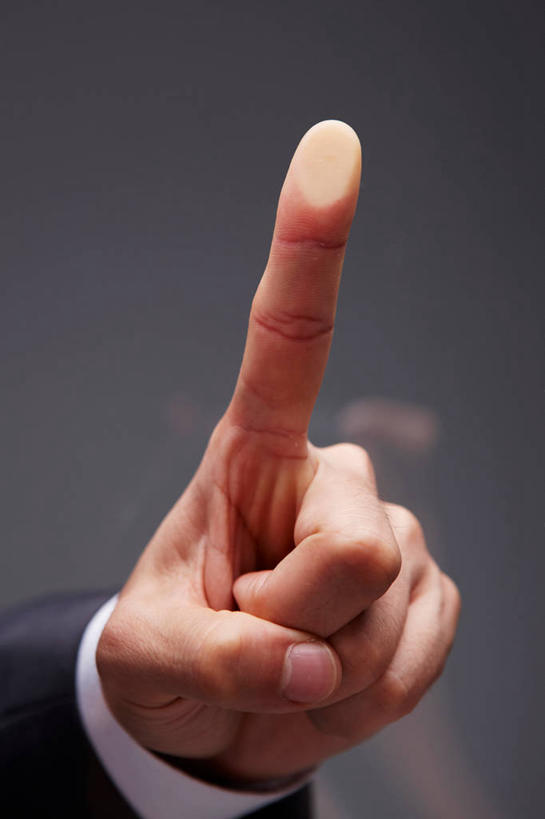 东方人,手,一个人,商务人士,商务男性,竖图,室内,特写,白天,正面,衬衫,显示器,亚洲,仅一个男性,仅一个人,指,阴影,灰色背景,套装,反射,屏幕,影子,触摸屏,黄种人,方向,输入设备,显示屏,仅一个年轻男性,手势,手部,摄影,影棚,单手,指向,食指,液晶显示器,商务装,工薪阶层,输出设备,男人,男性,年轻男性,亚洲人,白领,上班族,半身,彩图,影棚拍摄,衬衣,拍摄,触控面板,触控屏,交互设备