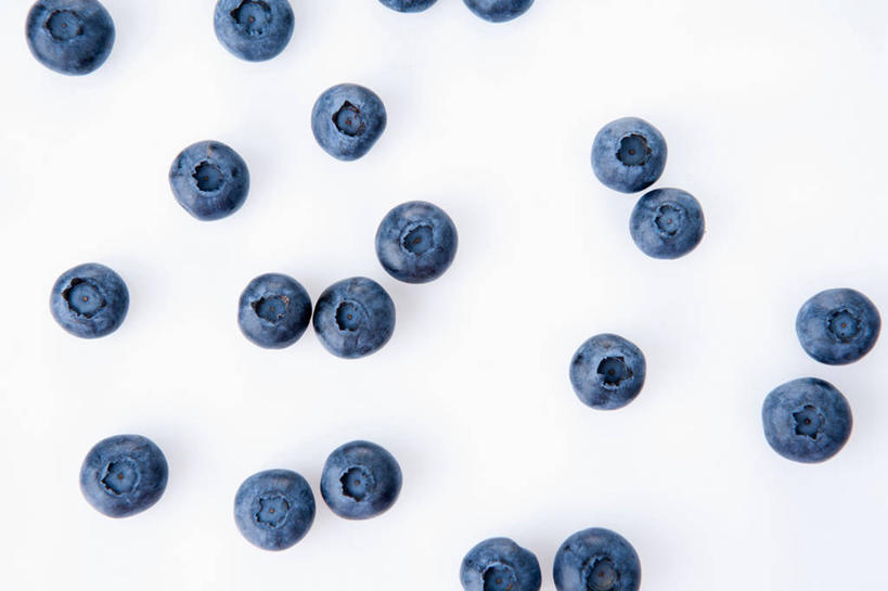 无人,横图,俯视,室内,特写,白天,白色背景,浆果,蓝莓,水果,许多,新鲜,生食,食品,果实,很多,食物,摄影,有机食品,绿色食品,影棚,山都柿,蓝浆果,蓝靛果,彩图,高角度拍摄,影棚拍摄,拍摄,都柿,笃斯