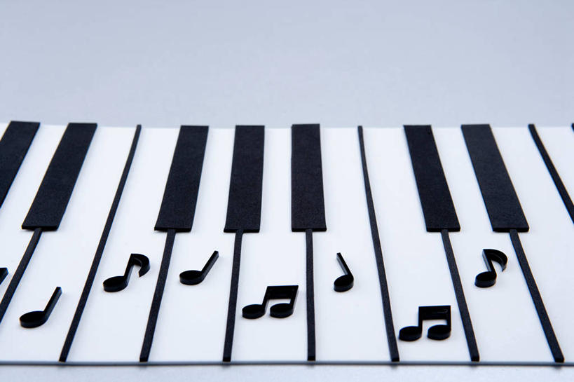 无人,横图,室内,特写,白天,白色背景,正面,键盘,静物,阴影,反射,影子,钢琴,乐器,音乐,摄影,影棚,键盘乐器,节拍,乐符,音符,符头,符干,符尾,乐章,彩图,影棚拍摄,拍摄