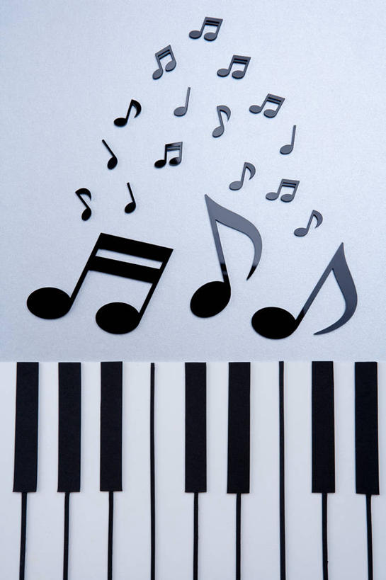 无人,竖图,室内,特写,白天,白色背景,正面,键盘,静物,阴影,反射,影子,钢琴,乐器,音乐,摄影,影棚,键盘乐器,节拍,乐符,音符,符头,符干,符尾,乐章,彩图,影棚拍摄,拍摄