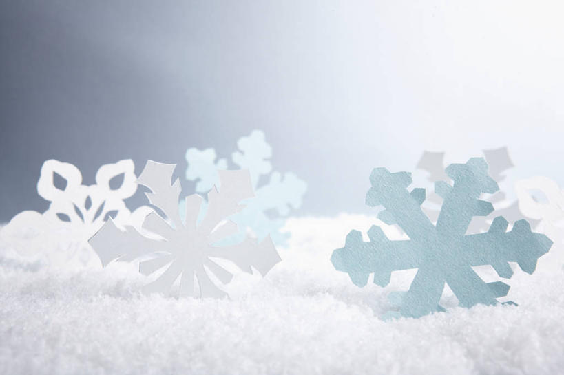 无人,横图,室内,特写,白天,正面,雪,大雪,静物,阴影,蓝色背景,艺术,反射,影子,纸艺,手工艺品,积雪,雪花,雪景,冬季,冬天,文化,纸制品,工艺品,剪纸,寒冷,摄影,影棚,高雅,自信心,品位,剪画,刻纸,严寒,彩图,影棚拍摄,拍摄