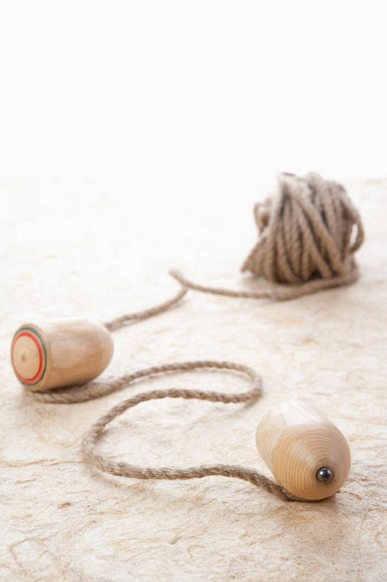 无人,竖图,俯视,室内,特写,白天,静物,阴影,朦胧,模糊,反射,影子,运动器械,一个,绳子,健身器械,单个,健身器材,彩图,高角度拍摄,短绳,运动器材