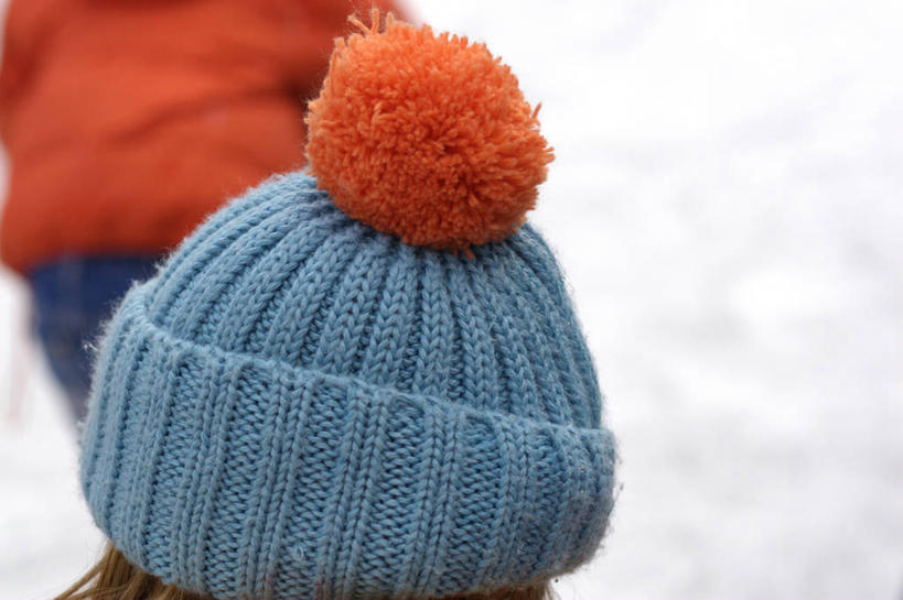 西方人,儿童,两个人,伙伴,朋友,站,横图,室外,特写,白天,毛衣,友谊,纯洁,雪,大雪,帽子,欧洲,欧洲人,积雪,雪景,冬季,冬天,小孩,背面,蓝色,站着,寒冷,可爱,童年,童趣,线衫,童真,烂漫,无邪,棉帽,严寒,毛线衣,绒线衣,天真,友情,男孩,男人,男性,白种人,站立,半身,彩图,绒衣,套衫,套头毛衣,线衣,男生