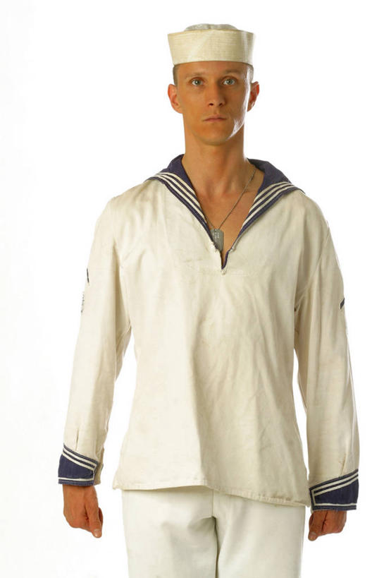 西方人,一个人,水手,站,竖图,室内,白天,白色背景,正面,制服,帽子,欧洲,欧洲人,仅一个男性,仅一个人,注视,仅一个年轻男性,衣服,观察,看,站着,摄影,军帽,影棚,观看,察看,军装,关注,军服,水手服,男人,男性,年轻男性,白种人,船员,海员,水兵,站立,半身,彩图,影棚拍摄,拍摄,水兵帽,海员服,甲板服