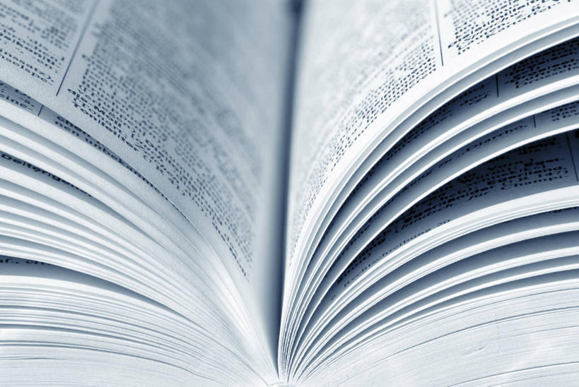 无人,横图,俯视,室外,特写,白天,静物,书籍,一本,阴影,节日,反射,影子,圣经,文化,书本,打开,翻开,祈祷,健康,许愿,宗教,信仰,纪念,祈求,经书,掀开,平安,书,图书,彩图,高角度拍摄,耶经