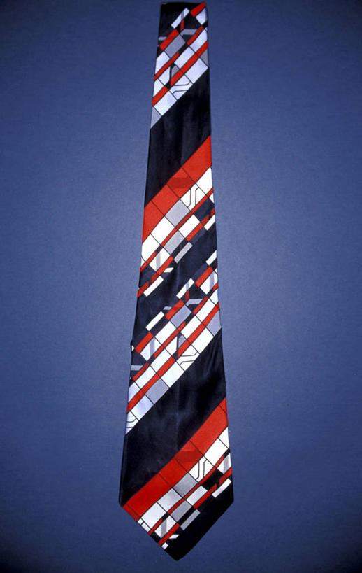 无人,竖图,室内,特写,白天,正面,静物,一条,阴影,蓝色背景,条纹,反射,影子,领带,摄影,影棚,象征,庄重,身份,正式,地位,彩图,影棚拍摄,拍摄