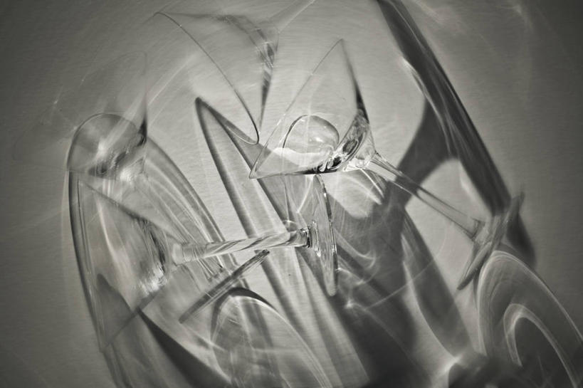 无人,横图,俯视,黑白,室内,特写,白天,静物,杯子,许多,阴影,朦胧,模糊,光线,高脚杯,影子,灯光,很多,玻璃制品,酒杯,摄影,影棚,鸡尾酒杯,玻璃杯,高角度拍摄,影棚拍摄,拍摄