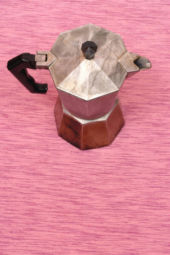 无人,竖图,俯视,室内,特写,白天,餐桌,桌子,静物,阴影,反射,壶,影子,银色,咖啡壶,一个,粉色,容器,单个,餐台,彩图,高角度拍摄