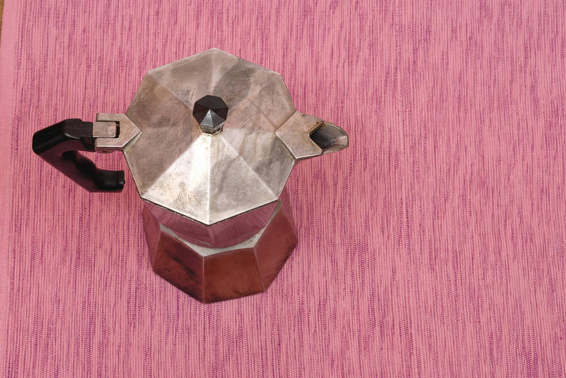 无人,横图,俯视,室内,特写,白天,餐桌,桌子,静物,阴影,反射,壶,影子,银色,咖啡壶,一个,粉色,容器,单个,餐台,彩图,高角度拍摄